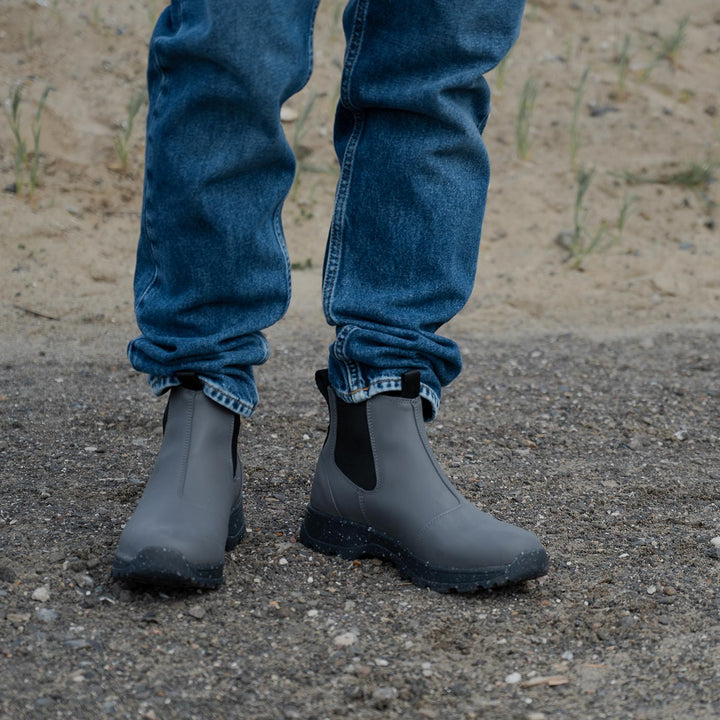 レオナルド ウェーバー ジクレー ポーツマス ニューハンプシャー 52/350 Marvin Track Waterproof Reflective - Dark Grey – woden.com